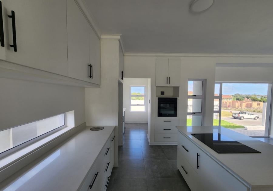 To Let 3 Bedroom Property for Rent in Aston Bay Eastern Cape